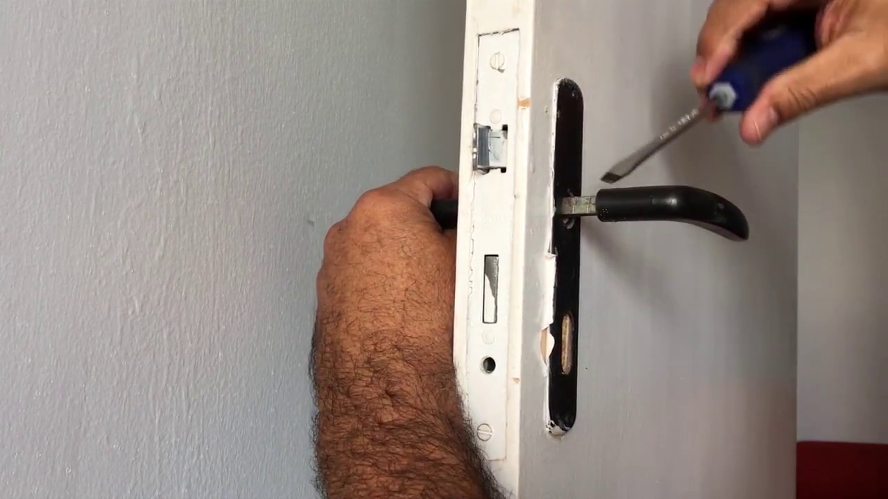 Instalação de redes de proteção e fechaduras